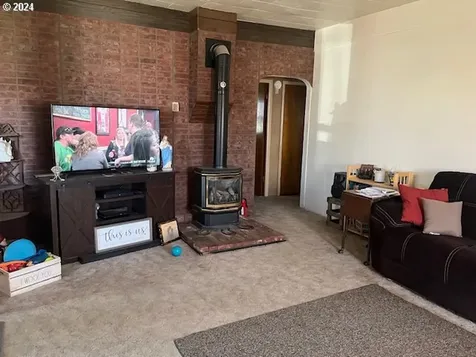 1620 3rd Street Haines OR 97833