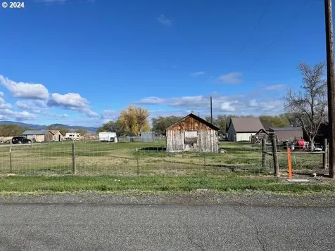1620 3rd Street Haines OR 97833