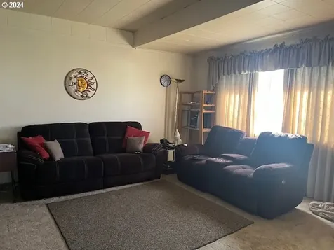 1620 3rd Street Haines OR 97833