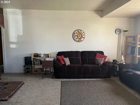 1620 3rd Street Haines OR 97833