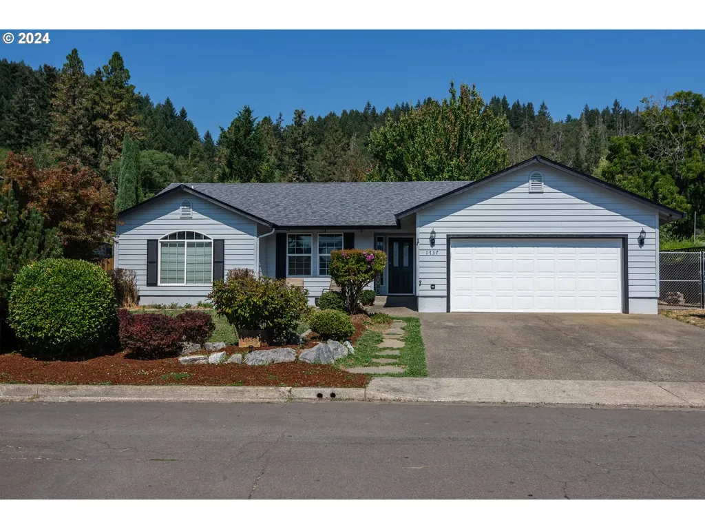 1737 Garnet Avenue Sutherlin OR 97479