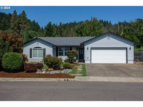 1737 Garnet Avenue Sutherlin OR 97479