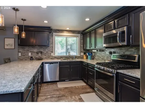 1737 Garnet Avenue Sutherlin OR 97479