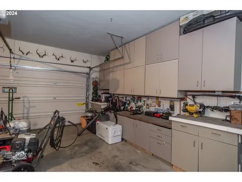 1737 Garnet Avenue Sutherlin OR 97479