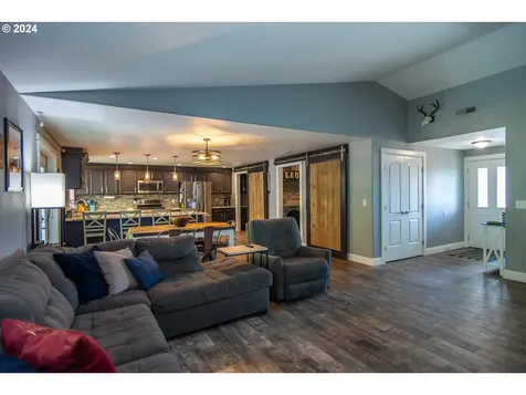 1737 Garnet Avenue Sutherlin OR 97479