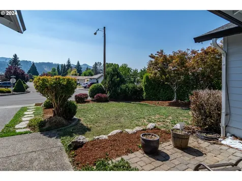 1737 Garnet Avenue Sutherlin OR 97479