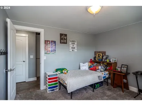 1737 Garnet Avenue Sutherlin OR 97479