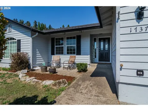 1737 Garnet Avenue Sutherlin OR 97479