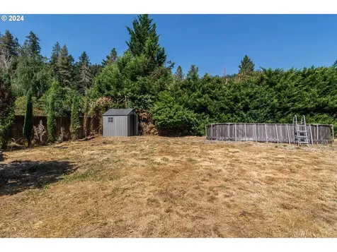 1737 Garnet Avenue Sutherlin OR 97479