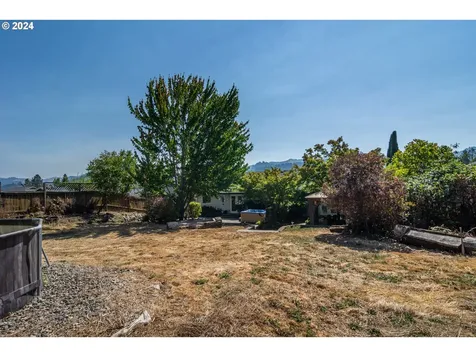 1737 Garnet Avenue Sutherlin OR 97479