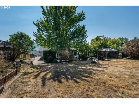1737 Garnet Avenue Sutherlin OR 97479