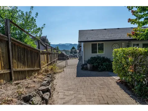 1737 Garnet Avenue Sutherlin OR 97479