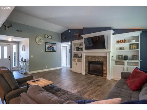 1737 Garnet Avenue Sutherlin OR 97479