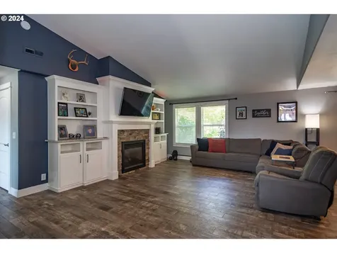 1737 Garnet Avenue Sutherlin OR 97479