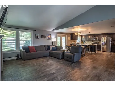1737 Garnet Avenue Sutherlin OR 97479