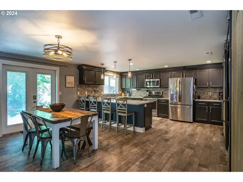 1737 Garnet Avenue Sutherlin OR 97479