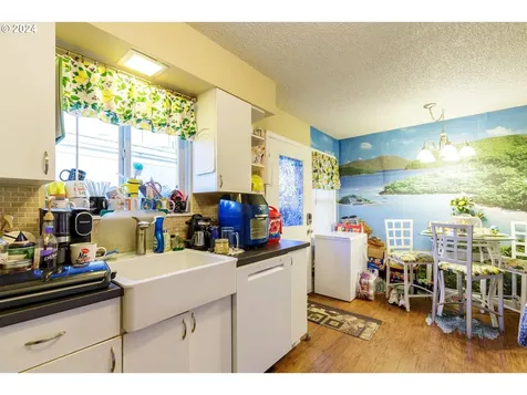 5503 Se Flavel Street Portland OR 97206