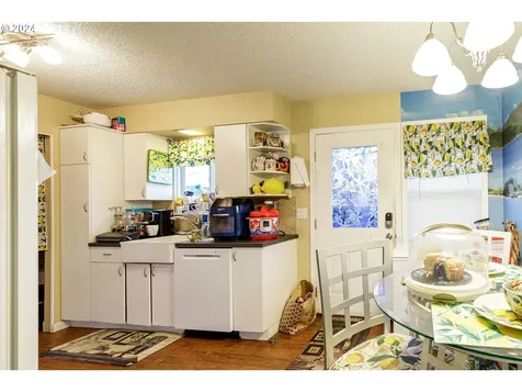 5503 Se Flavel Street Portland OR 97206