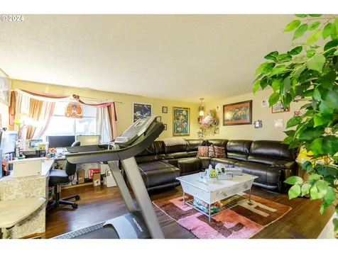 5503 Se Flavel Street Portland OR 97206