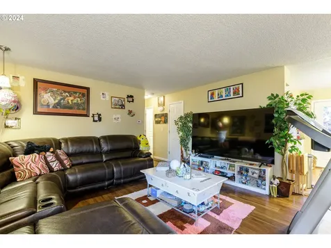 5503 Se Flavel Street Portland OR 97206