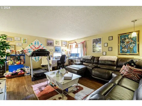 5503 Se Flavel Street Portland OR 97206