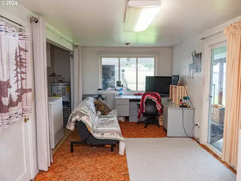 212 7th Avenue Sweet Home OR 97386