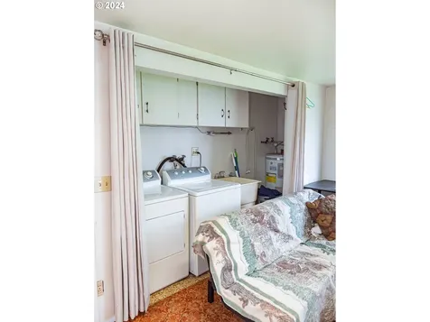 212 7th Avenue Sweet Home OR 97386