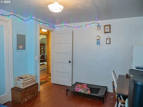 212 7th Avenue Sweet Home OR 97386