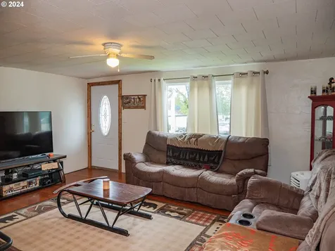 212 7th Avenue Sweet Home OR 97386