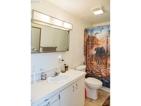 212 7th Avenue Sweet Home OR 97386