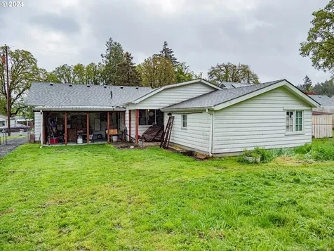 212 7th Avenue Sweet Home OR 97386