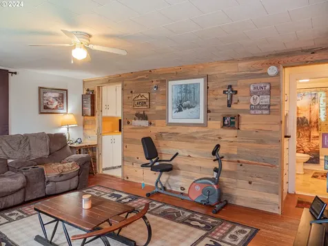 212 7th Avenue Sweet Home OR 97386
