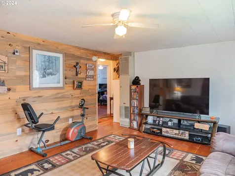 212 7th Avenue Sweet Home OR 97386