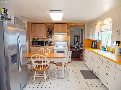 212 7th Avenue Sweet Home OR 97386