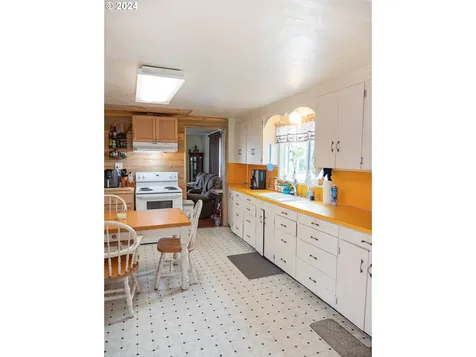 212 7th Avenue Sweet Home OR 97386