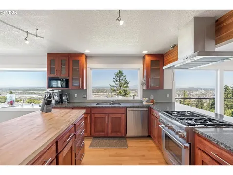 584 NW Macleay Boulevard Portland OR 97210