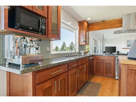 584 NW Macleay Boulevard Portland OR 97210