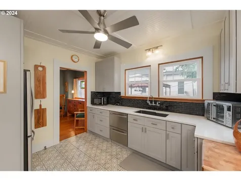1619 SE Main Street Roseburg OR 97470