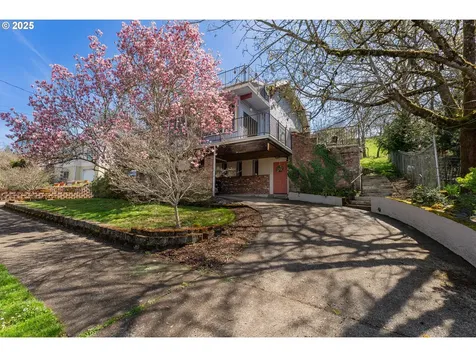 1619 SE Main Street Roseburg OR 97470