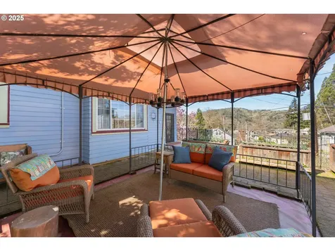 1619 SE Main Street Roseburg OR 97470