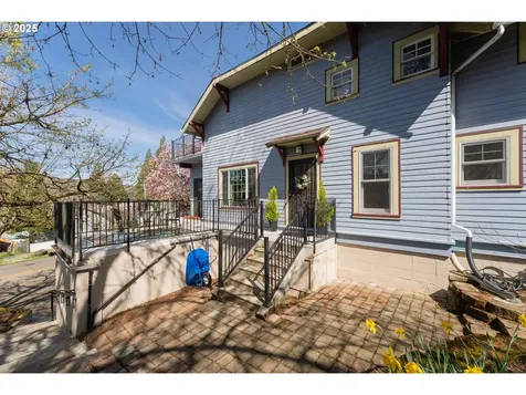 1619 SE Main Street Roseburg OR 97470