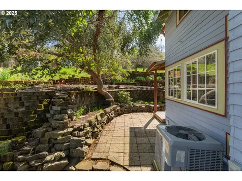 1619 SE Main Street Roseburg OR 97470
