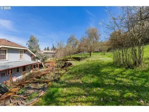 1619 SE Main Street Roseburg OR 97470