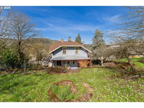 1619 SE Main Street Roseburg OR 97470