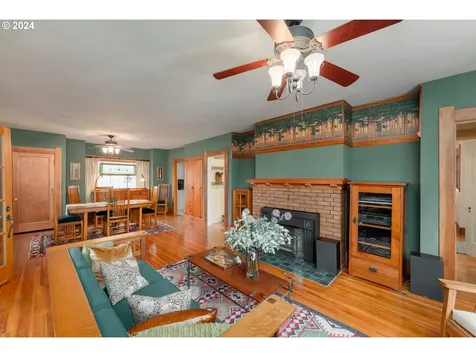 1619 SE Main Street Roseburg OR 97470