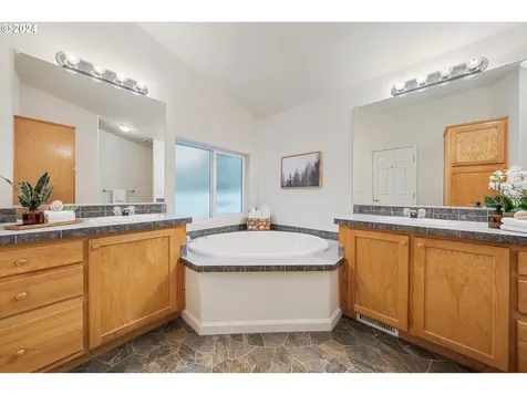 18535 S Schuebel Lane Beavercreek OR 97004