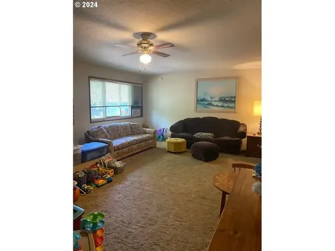 1517 SE Spruce Street Hillsboro OR 97123