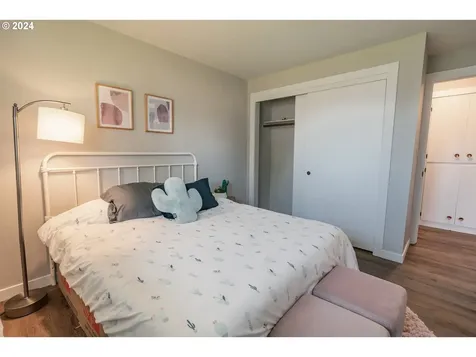 7914 Ne Royal Street Vancouver WA 98662