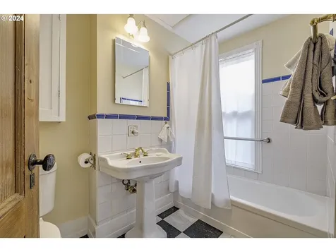 135 SE 6th Avenue Hillsboro OR 97123