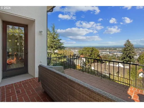 2868 NW Cumberland Road Portland OR 97210